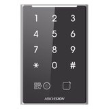 Lector de Tarjetas PROX EM y de Códigos QR / Teclado para Contraseña / Compatible con Controladores DSK2600 Series Hikvision / Comunicación RS485 y WIEGAND / IP65